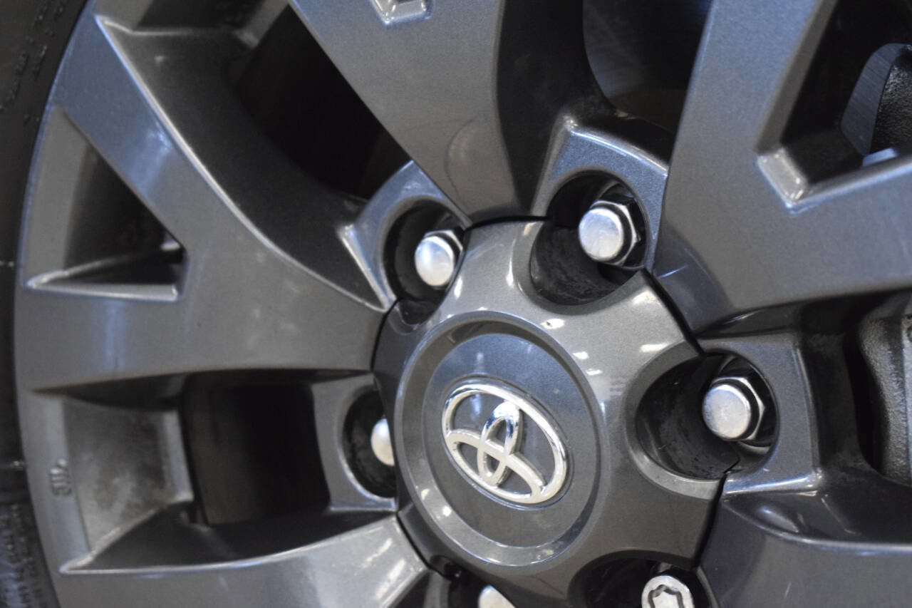 Used 2020 Toyota Tacoma SR5 image 16