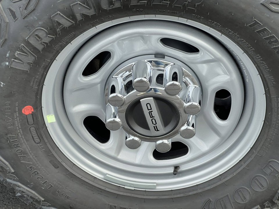 New 2026 Ford F250 4x4 Crew Cab Super Duty image 9