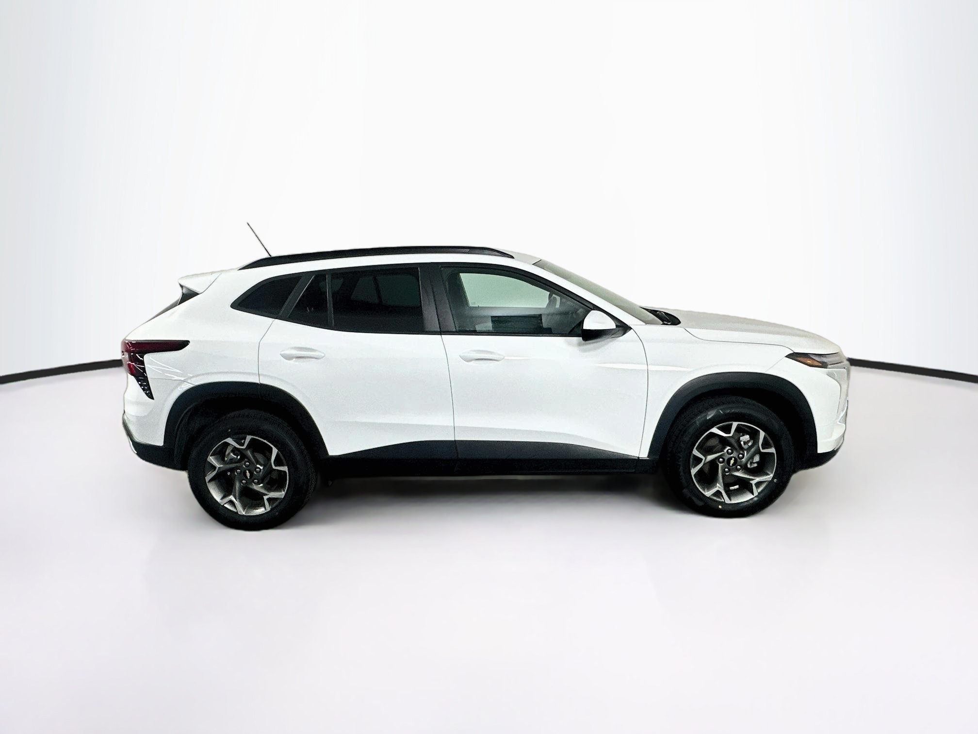 Used 2025 Chevrolet Trax LT FWD image 10