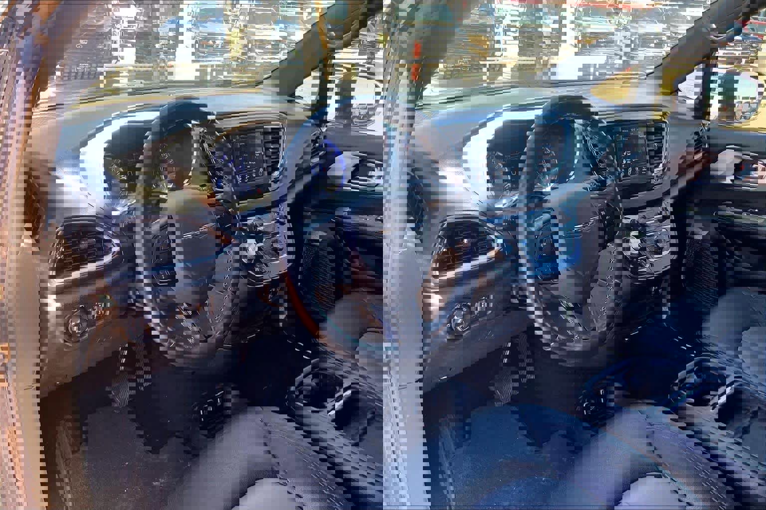 Used 2020 Chrysler Pacifica Touring w/ S Appearance Package FWD image 17