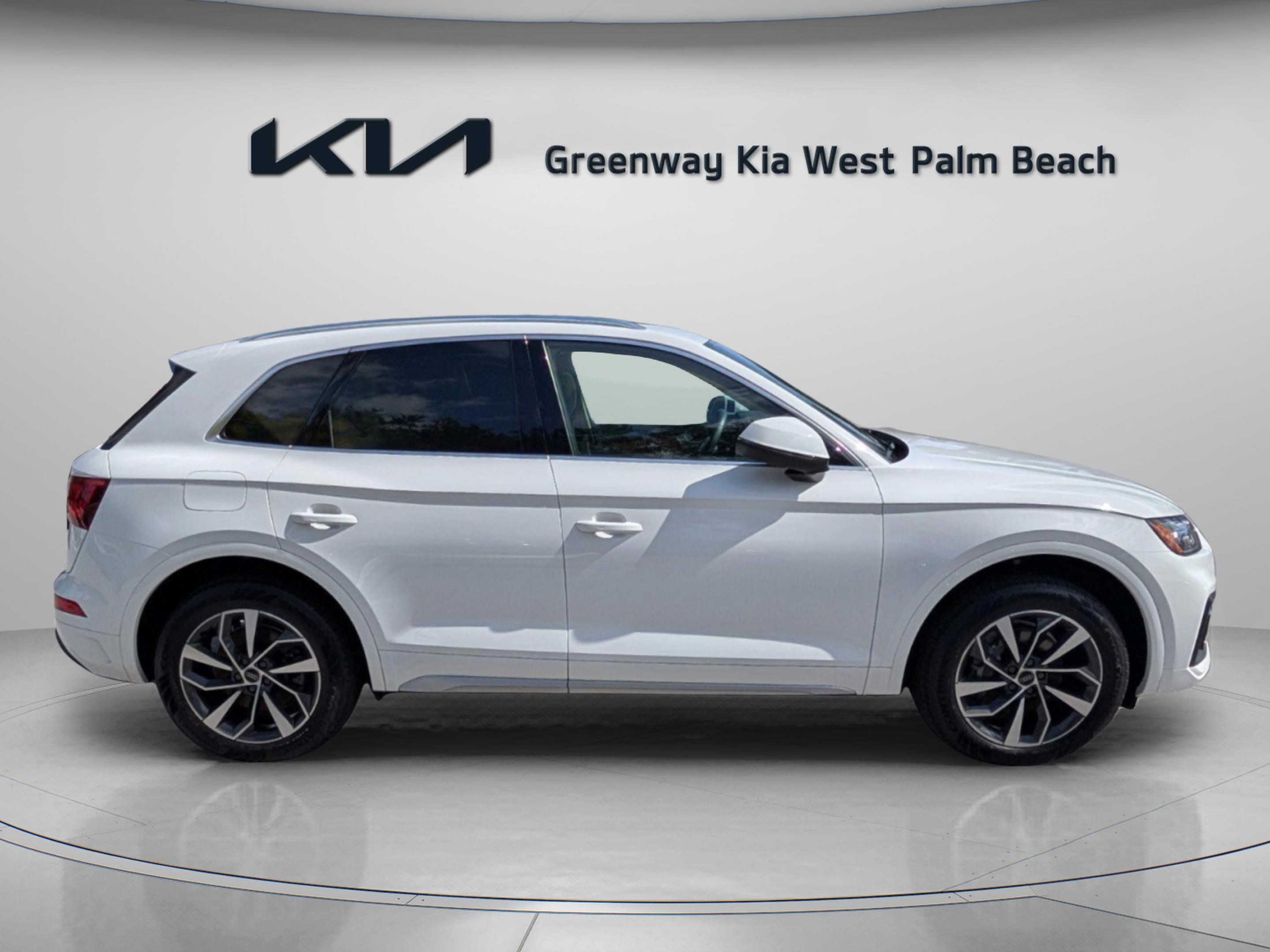 Used 2021 Audi Q5 Premium w/ Convenience Package image 8