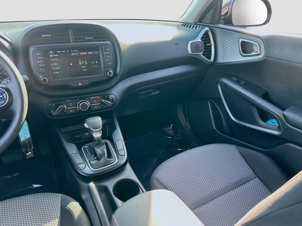 Certified 2025 Kia Soul LX w/ LX Technology Package image 21