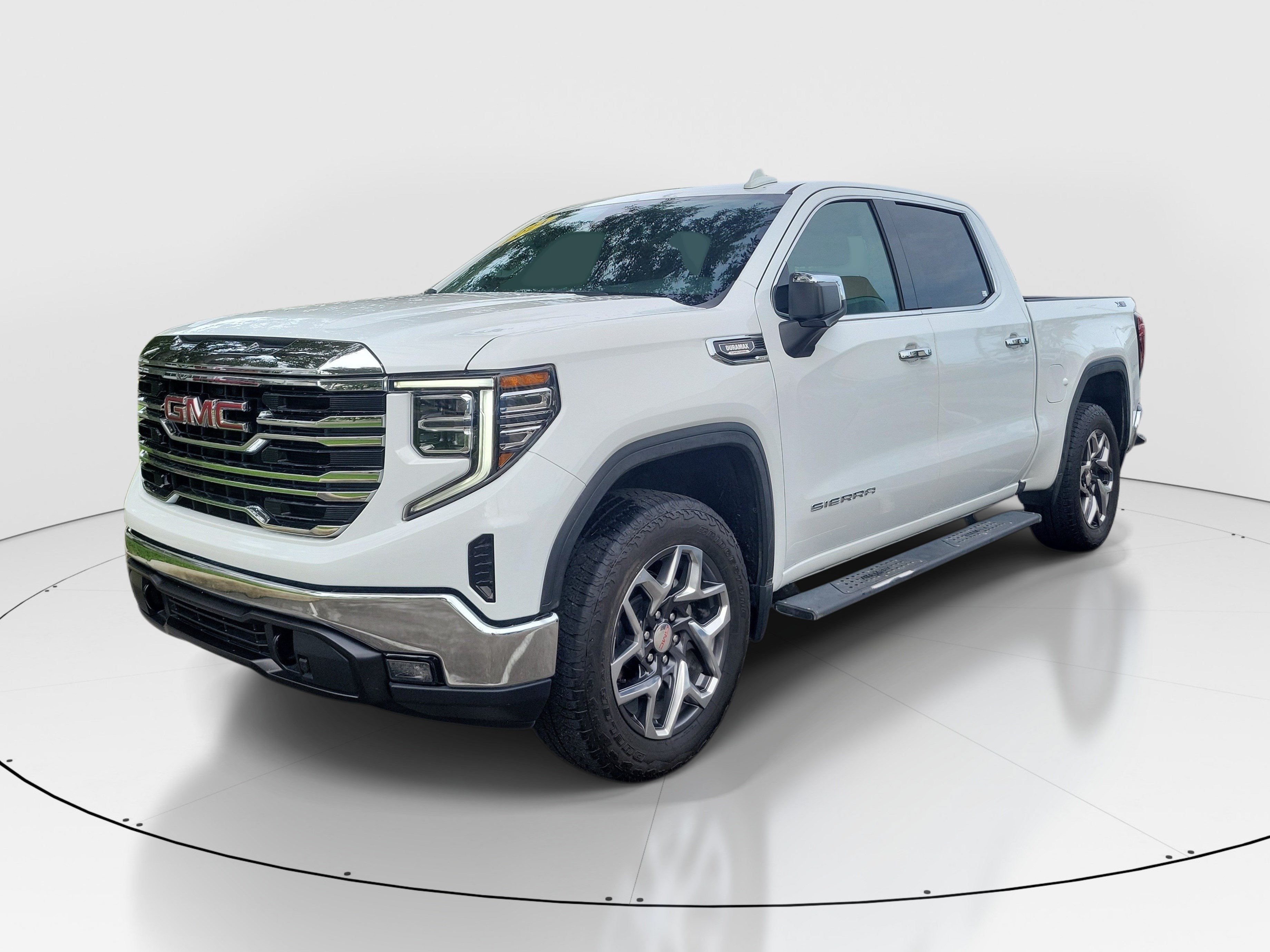 Used 2024 GMC Sierra 1500 SLT AWD/4WD image 3