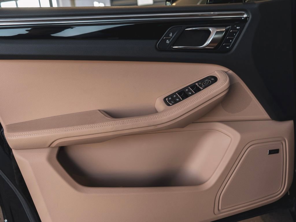 New 2025 Porsche Macan image 27