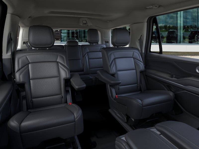 New 2026 Lincoln Navigator Premiere AWD/4WD image 11