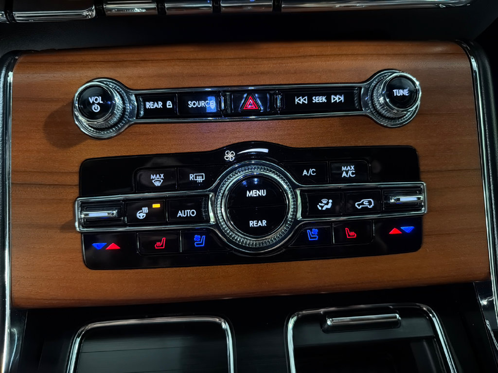 Used 2024 Lincoln Aviator Reserve w/ Elements Package Plus AWD/4WD image 19