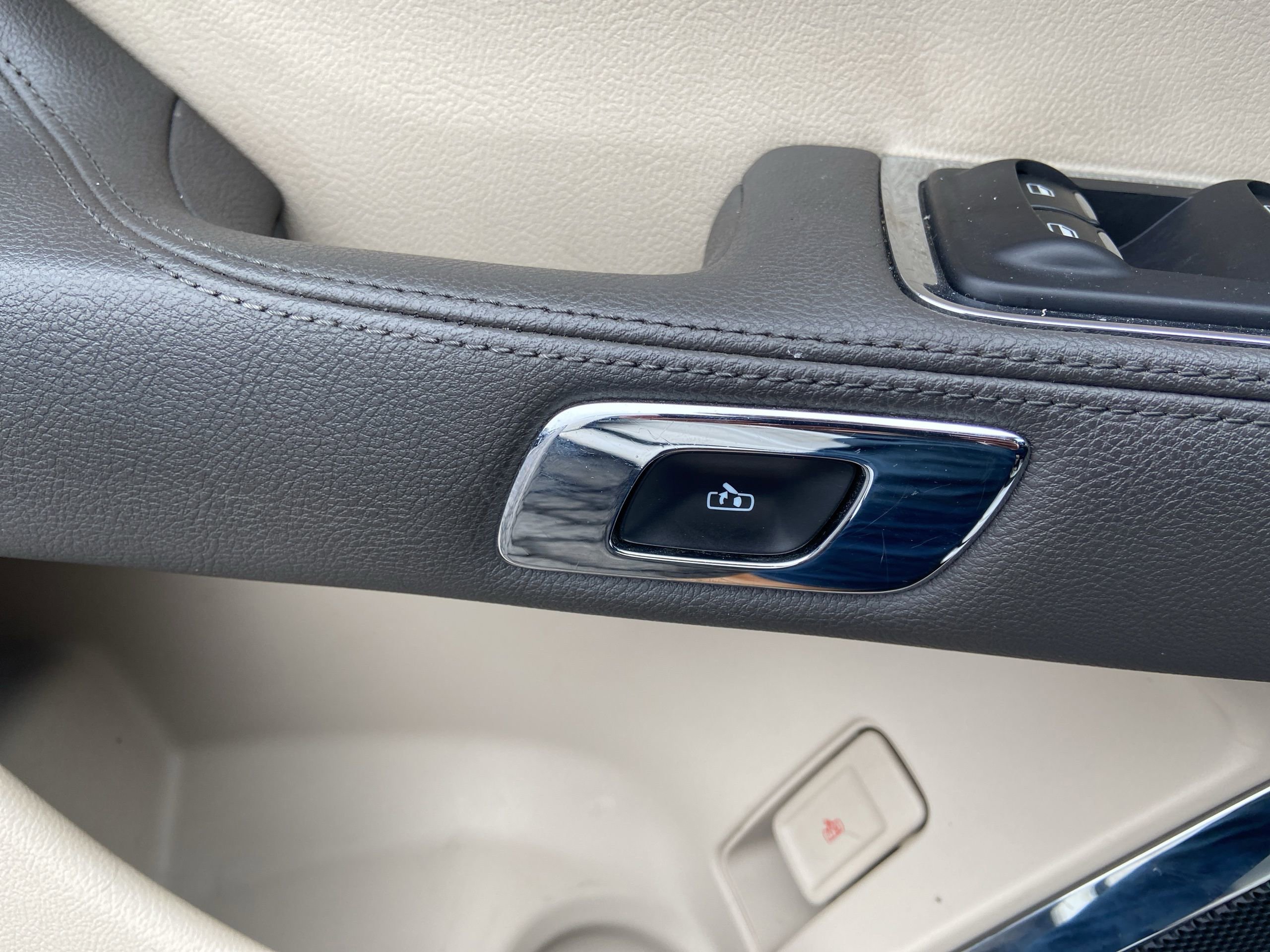 Used 2017 Lincoln Continental Select w/ Continental Climate Package image 27