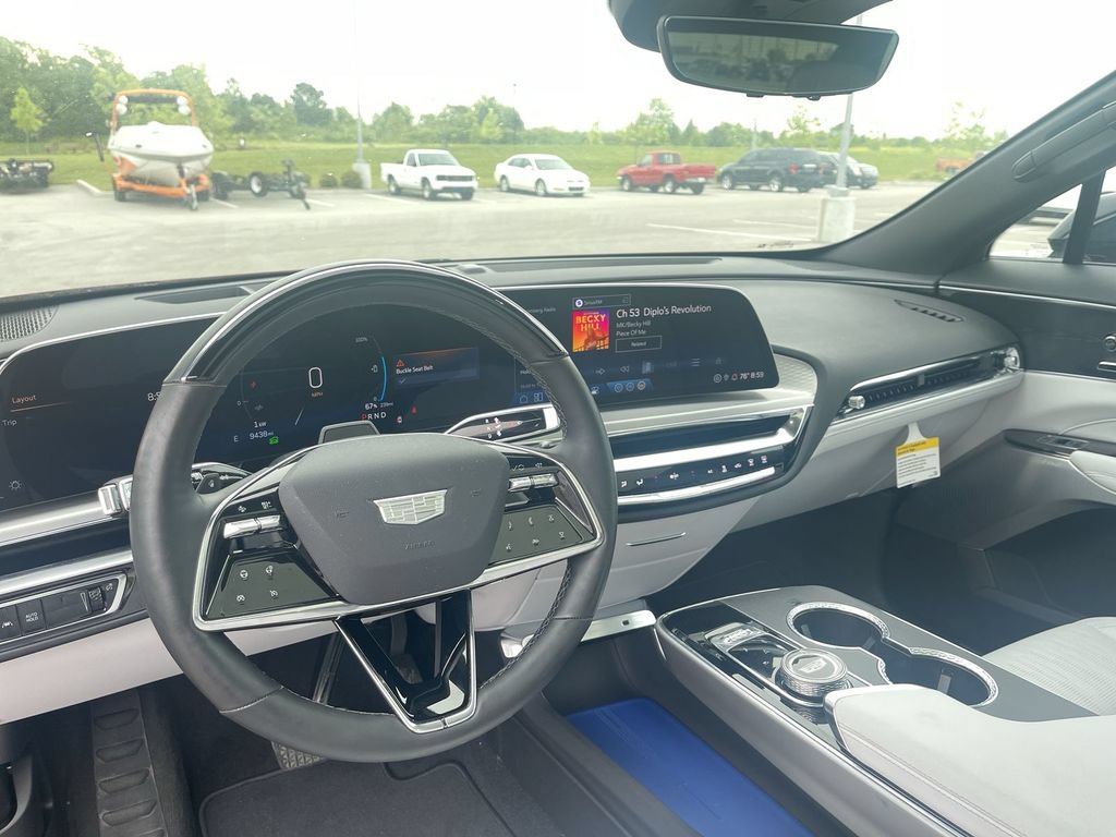 Certified 2025 Cadillac Lyriq Luxury AWD/4WD image 19