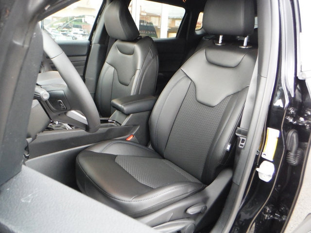New 2026 Jeep Compass Latitude AWD/4WD image 16