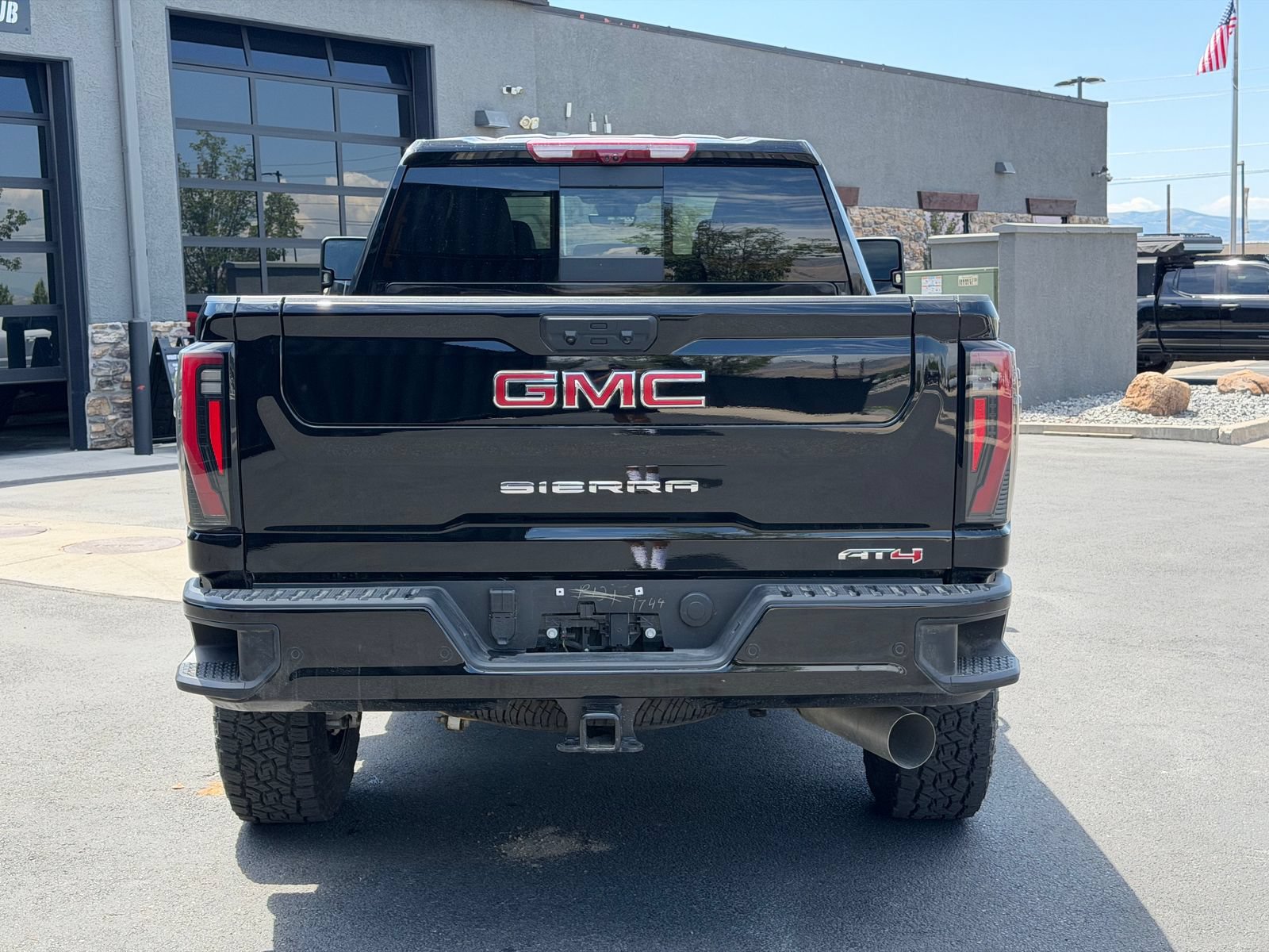 Used 2025 GMC Sierra 3500 AT4 w/ AT4 Premium Plus Package AWD/4WD image 4
