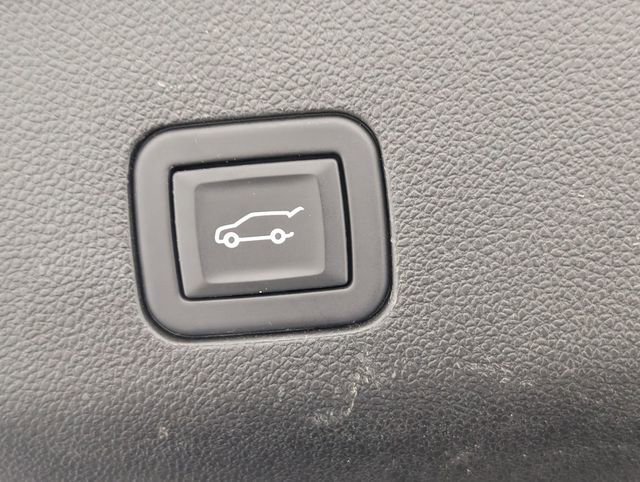 Certified 2023 Chevrolet Suburban Premier image 31