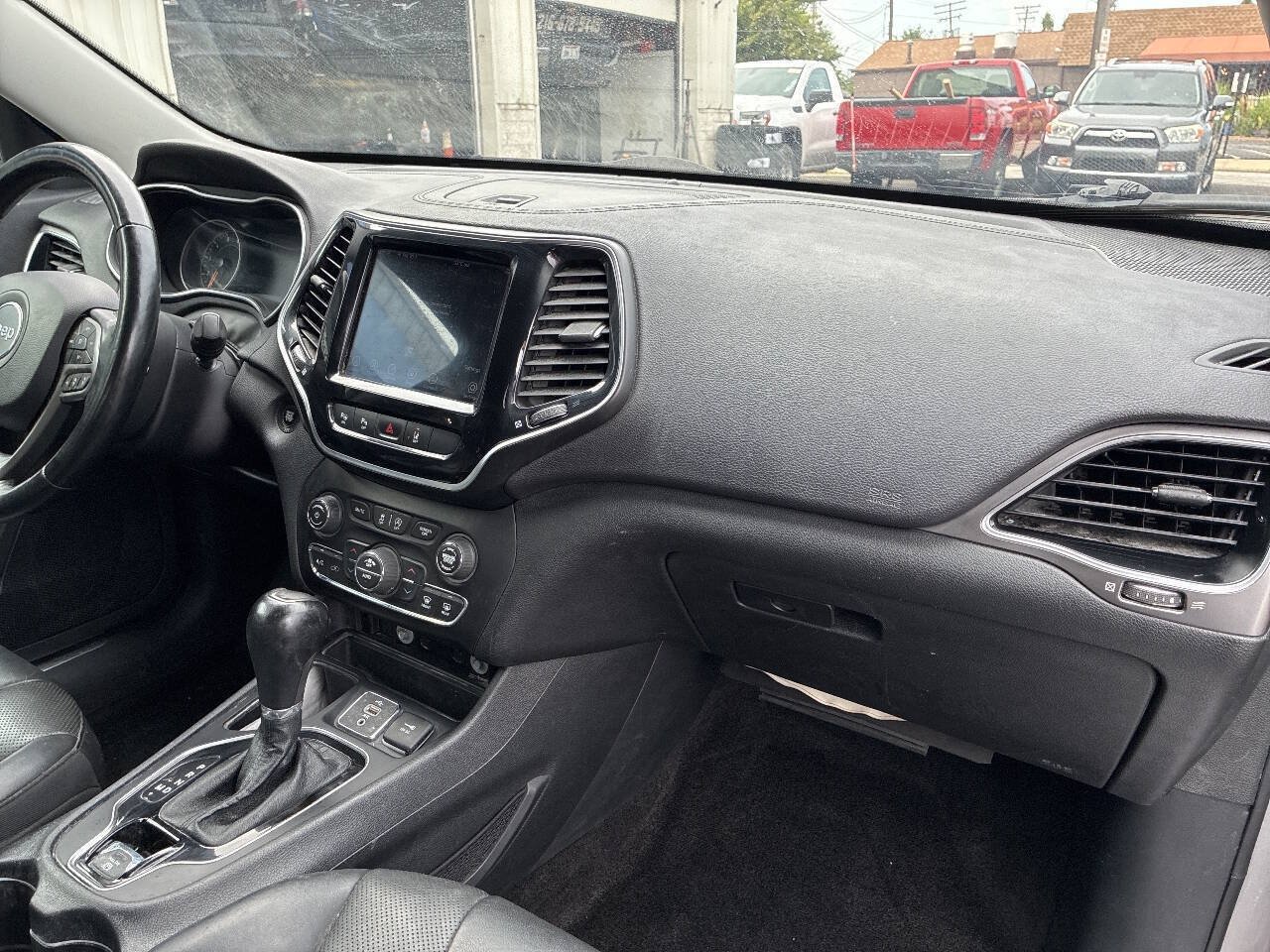 Used 2019 Jeep Cherokee Limited w/ Luxury Group FWD image 14