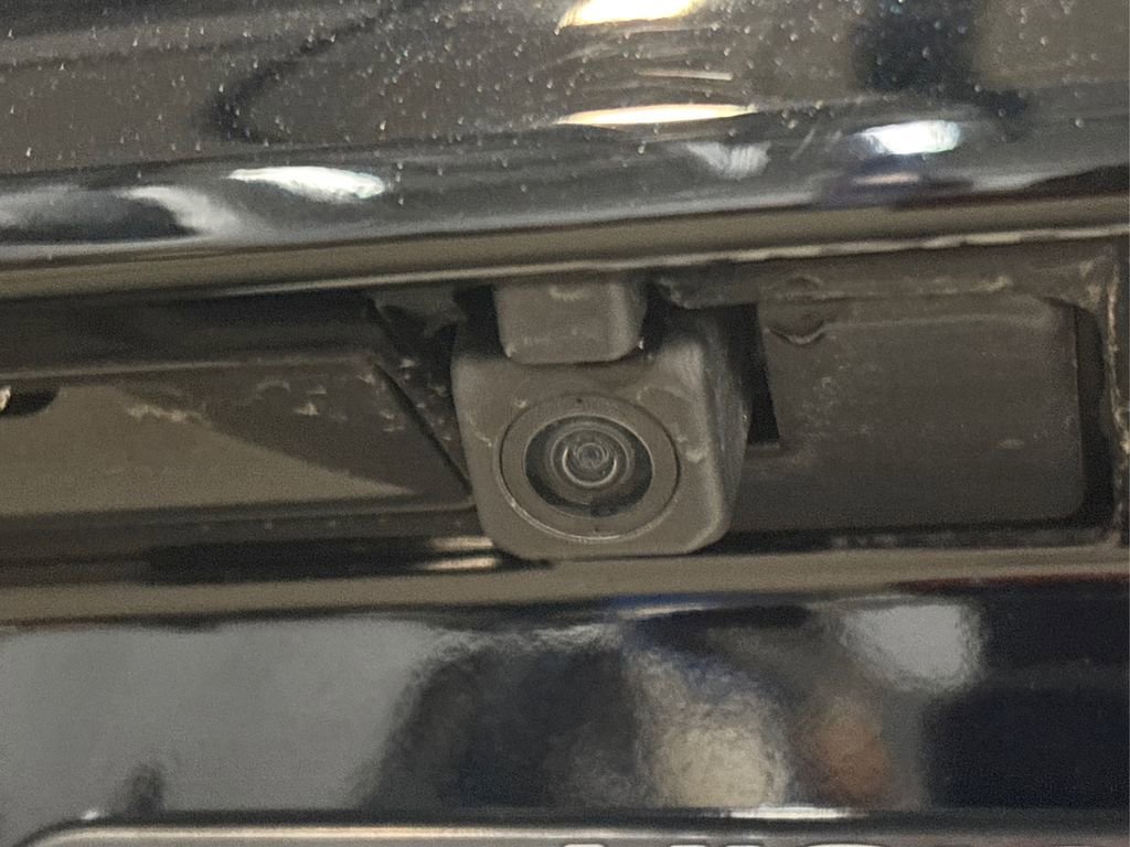 Used 2023 Toyota Highlander XLE image 16