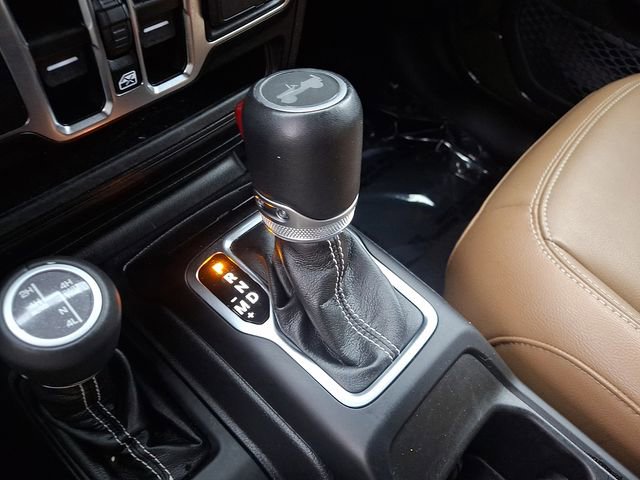 Used 2022 Jeep Wrangler Unlimited Sahara w/ Cold Weather Group image 17