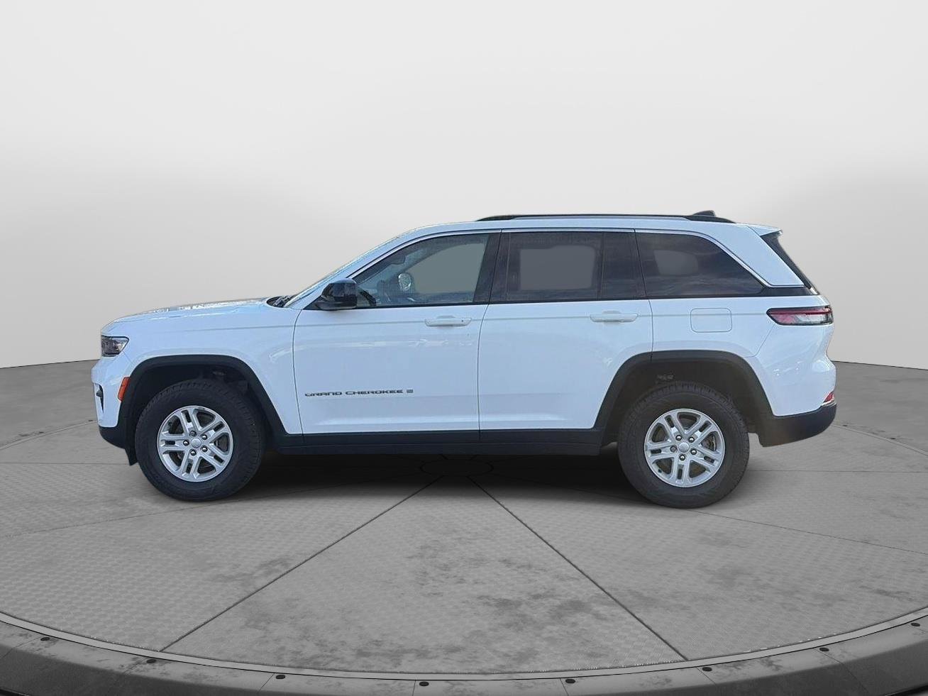 Used 2023 Jeep Grand Cherokee Laredo AWD/4WD image 8