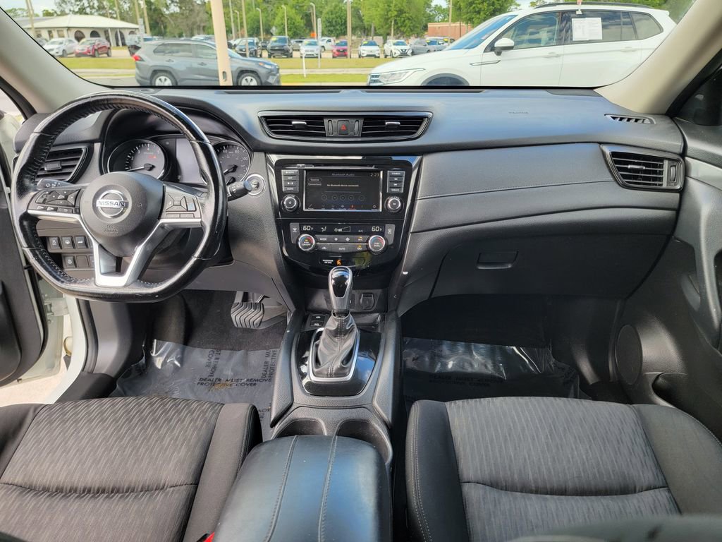 Used 2020 Nissan Rogue SV w/ Premium Package image 16
