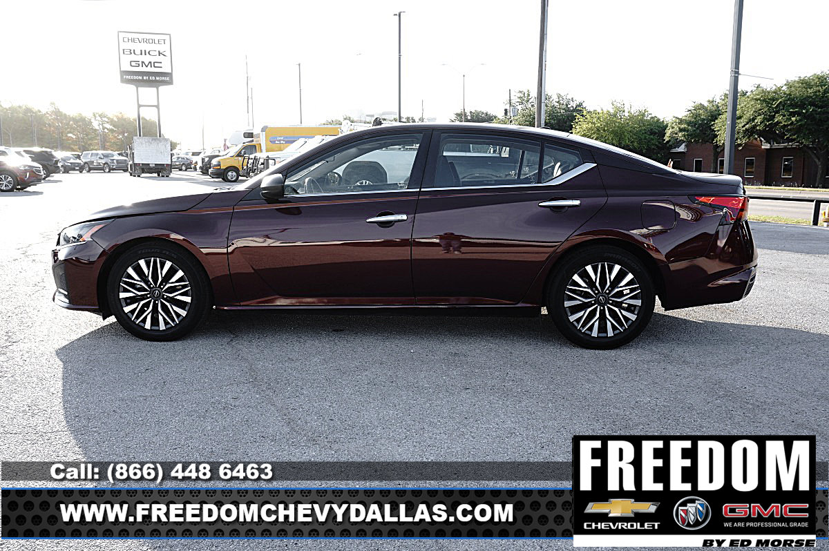 Used 2024 Nissan Altima 2.5 SV FWD image 4