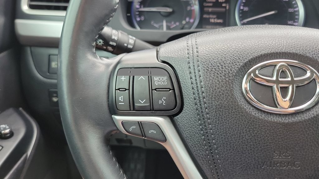 Certified 2018 Toyota Highlander SE FWD image 20