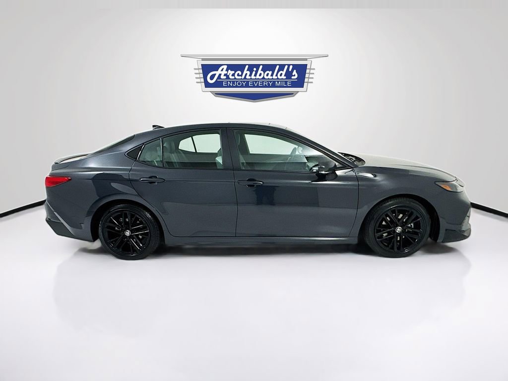 Used 2025 Toyota Camry SE image 9