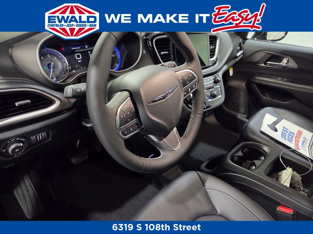 New 2026 Chrysler Pacifica Select FWD image 5