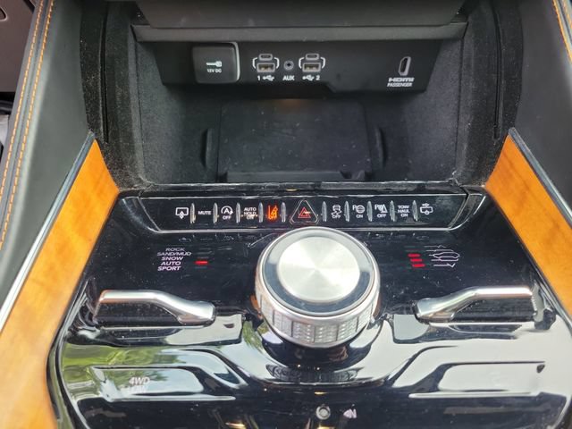 Used 2024 Jeep Grand Wagoneer L Series III AWD/4WD image 21
