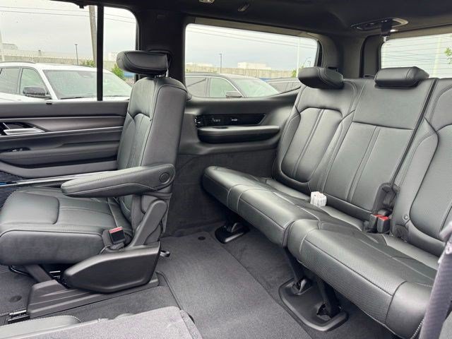 New 2026 Jeep Grand Wagoneer Summit w/ Premium Group III AWD/4WD image 36