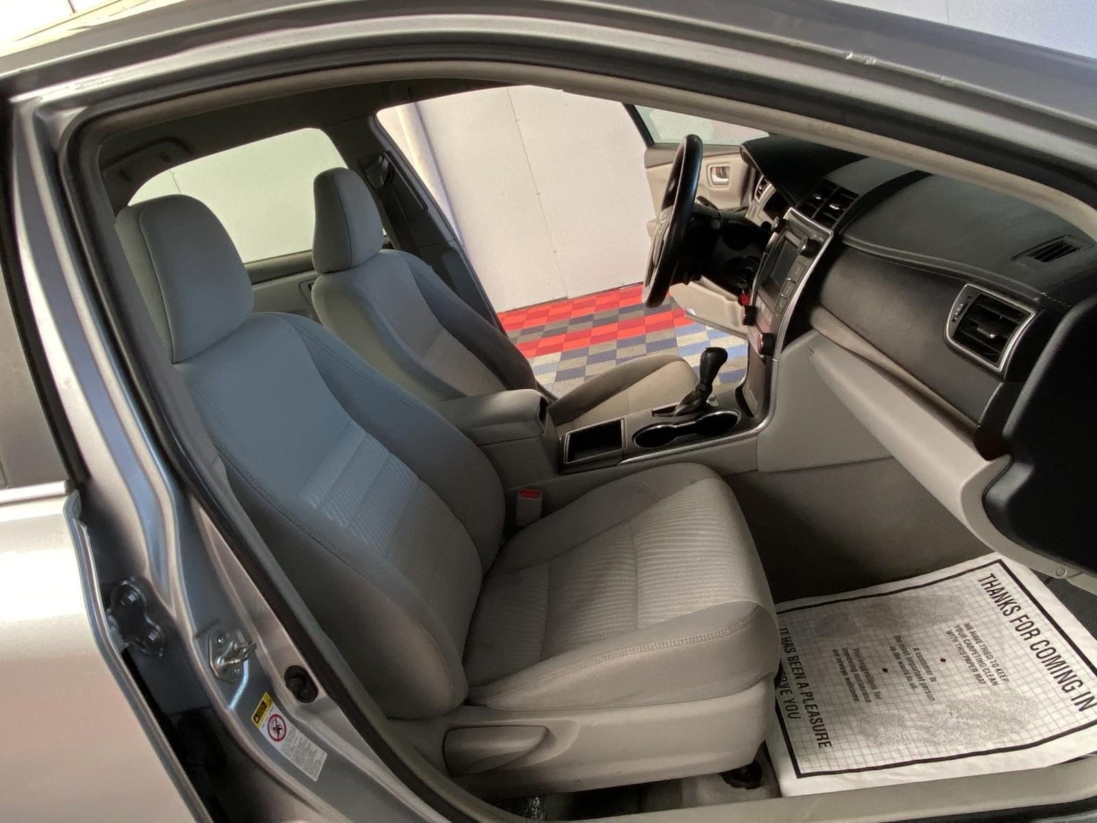 Used 2015 Toyota Camry LE FWD image 9