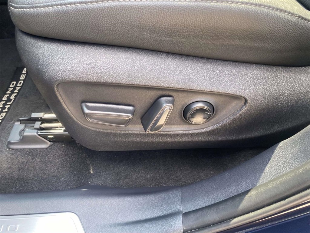 Used 2025 Toyota Grand Highlander FWD image 17