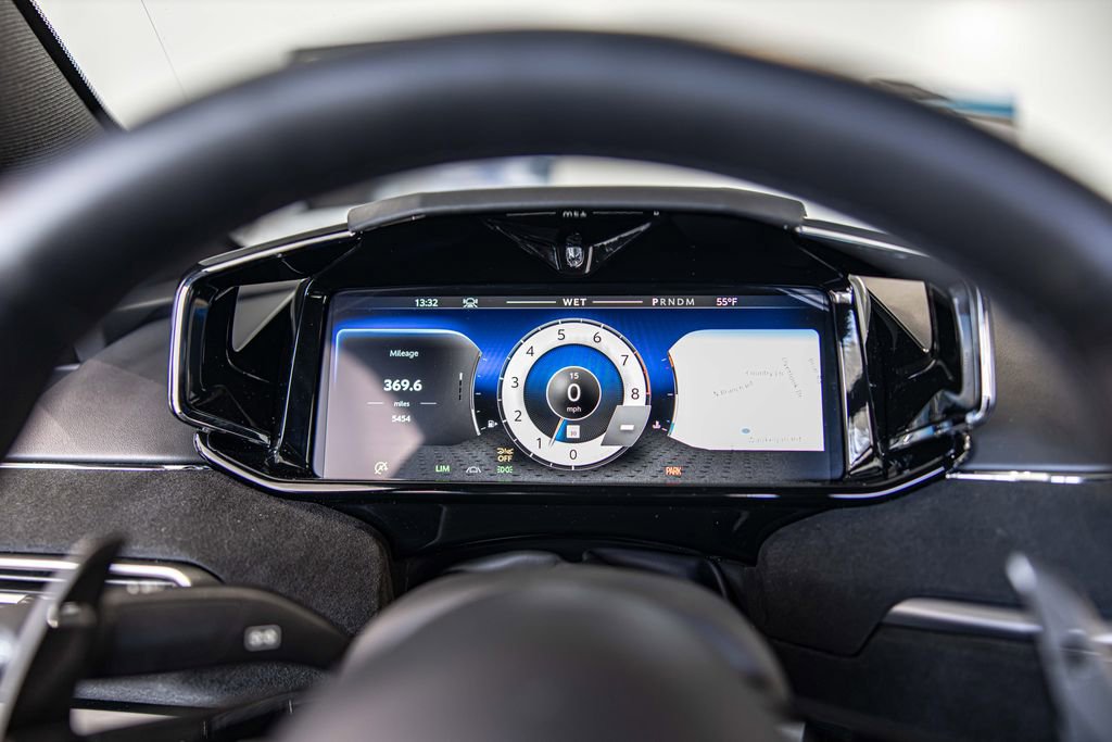 Used 2025 Aston Martin V8 Vantage Coupe image 21