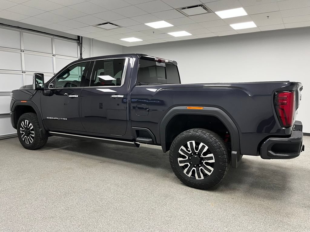 Used 2026 GMC Sierra 3500 Denali Ultimate AWD/4WD image 7