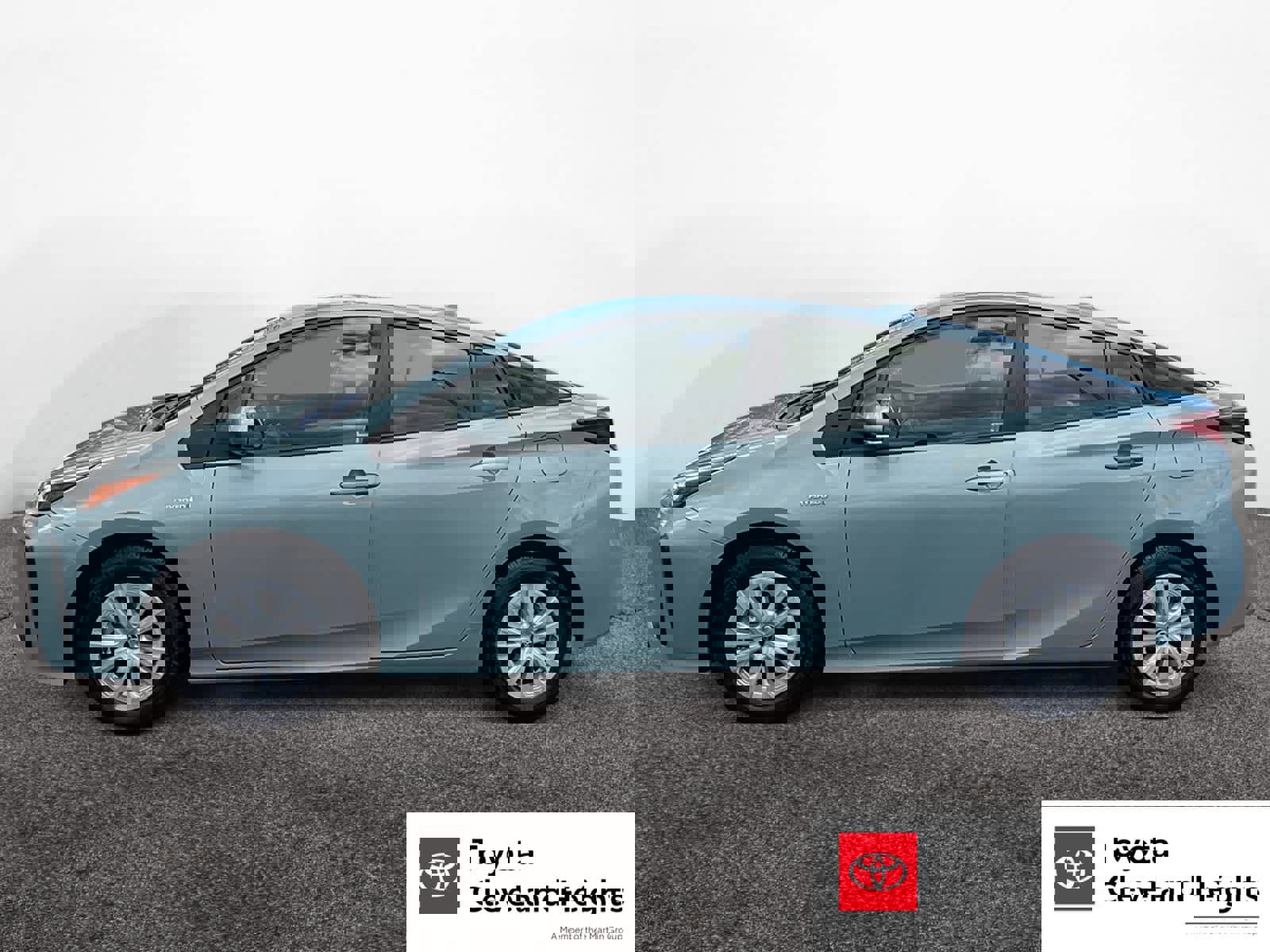 Used 2022 Toyota Prius L Eco image 2