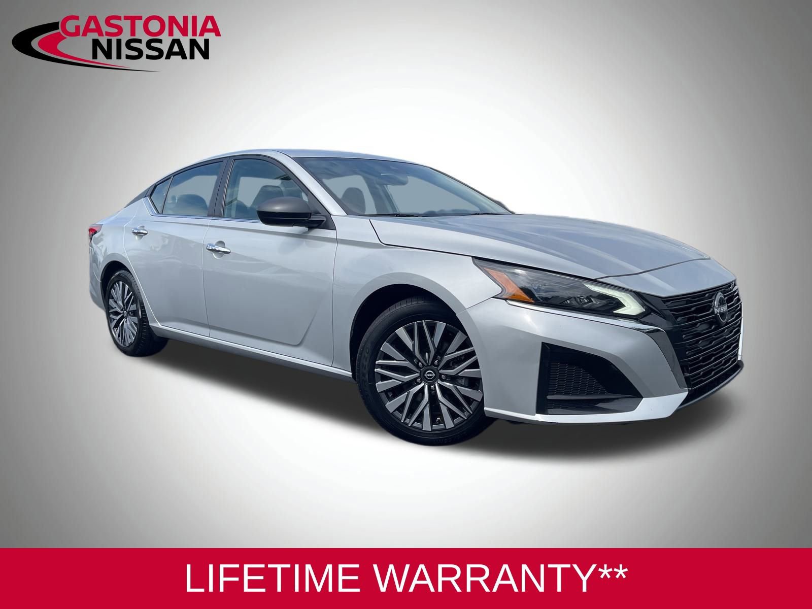 Used 2024 Nissan Altima 2.5 SV image 2