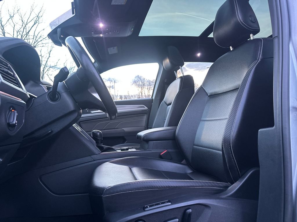 Used 2022 Volkswagen Atlas Cross Sport SEL R-Line image 3