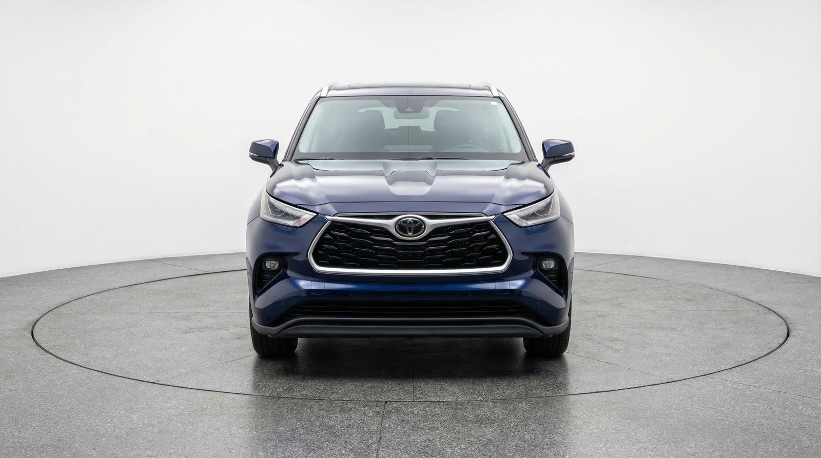 Used 2025 Toyota Highlander LE image 1