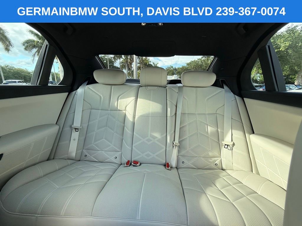 Certified 2025 BMW 760i xDrive w/ Executive Package AWD/4WD image 17