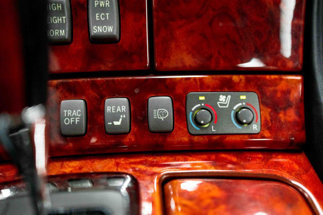 Used 2004 Lexus LS 430 RWD image 78