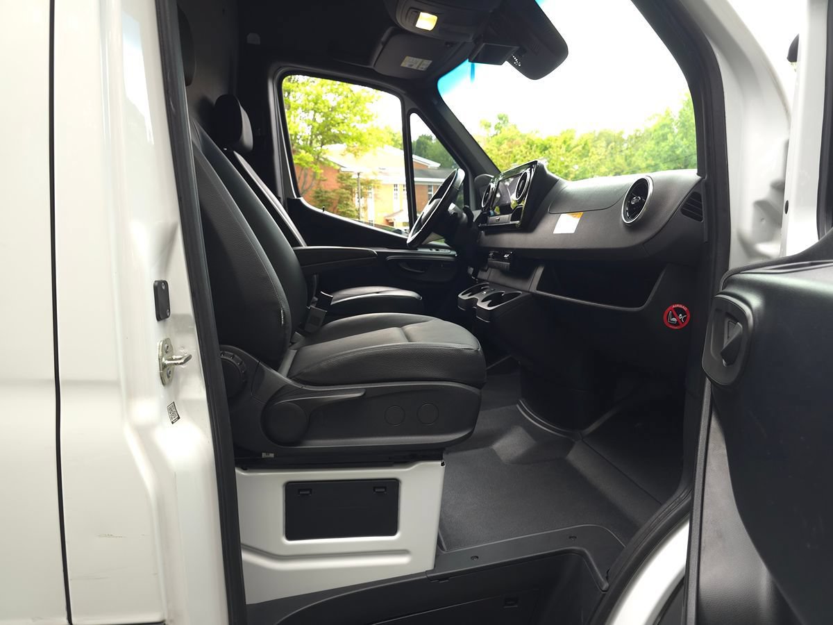 Used 2024 Mercedes-Benz eSprinter 170 Cargo image 14