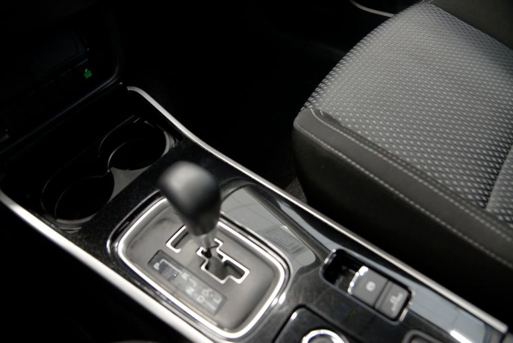 Used 2020 Mitsubishi Outlander SE image 24