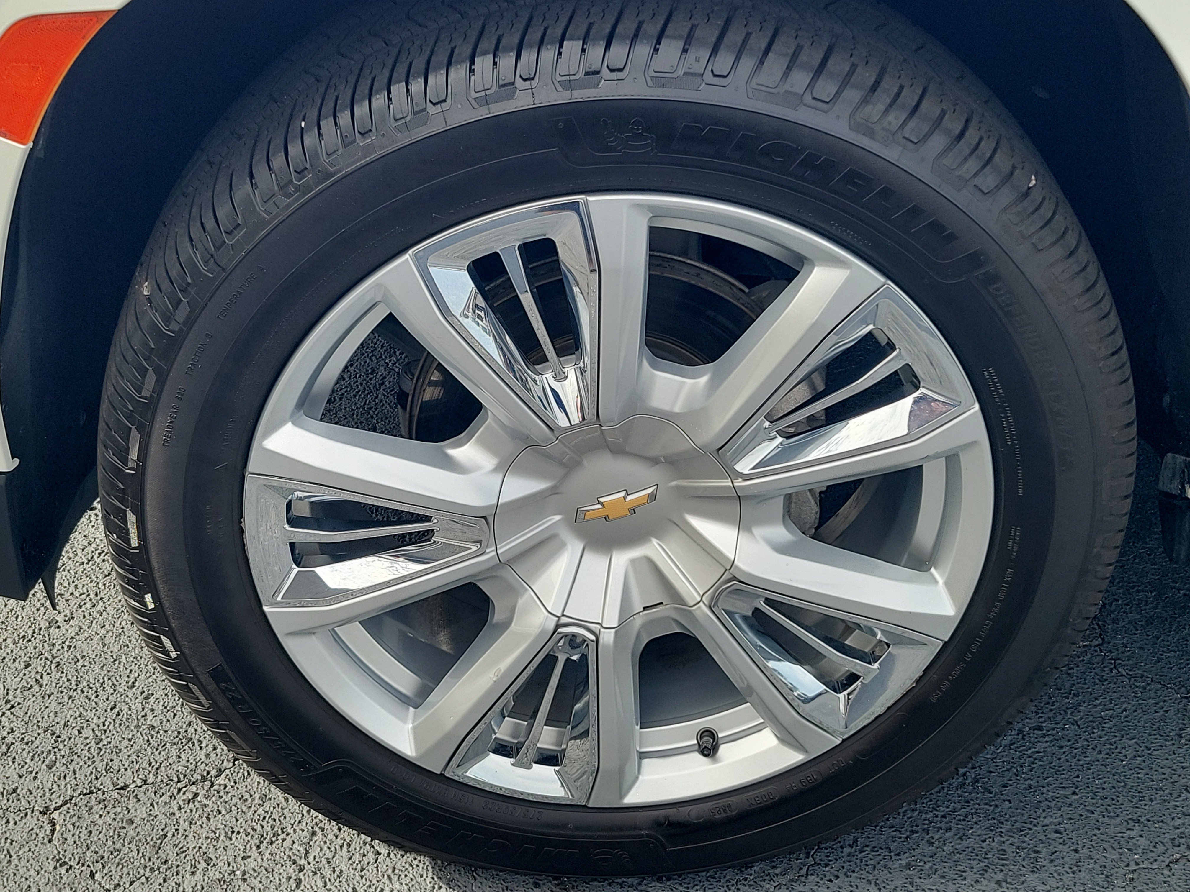Used 2022 Chevrolet Suburban High Country w/ Premium Package RWD image 8