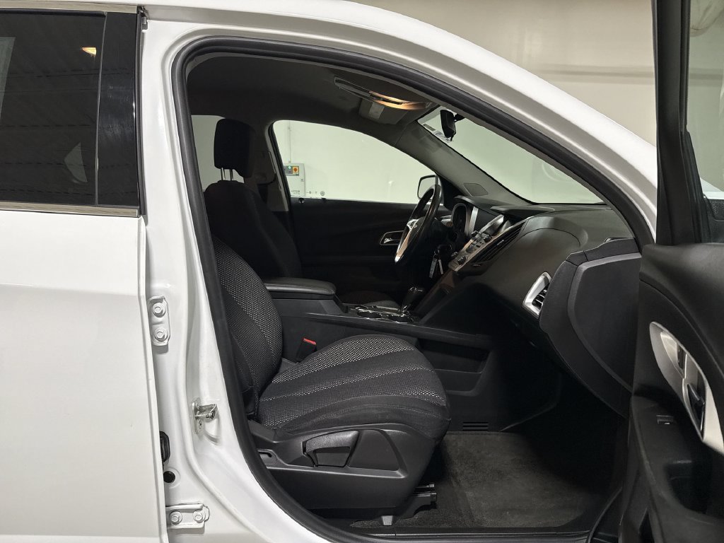 Used 2017 Chevrolet Equinox LT w/ Convenience Package AWD/4WD image 21