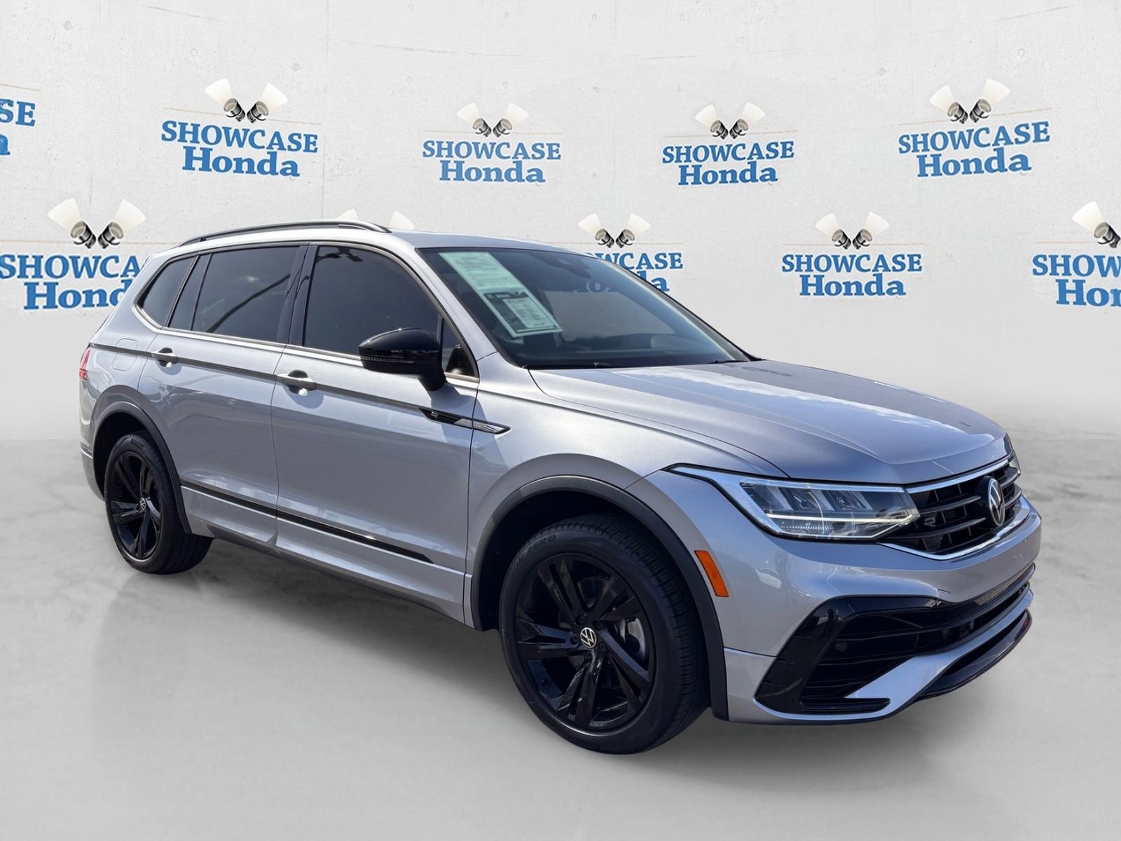 Used 2023 Volkswagen Tiguan SE R-Line FWD image 10