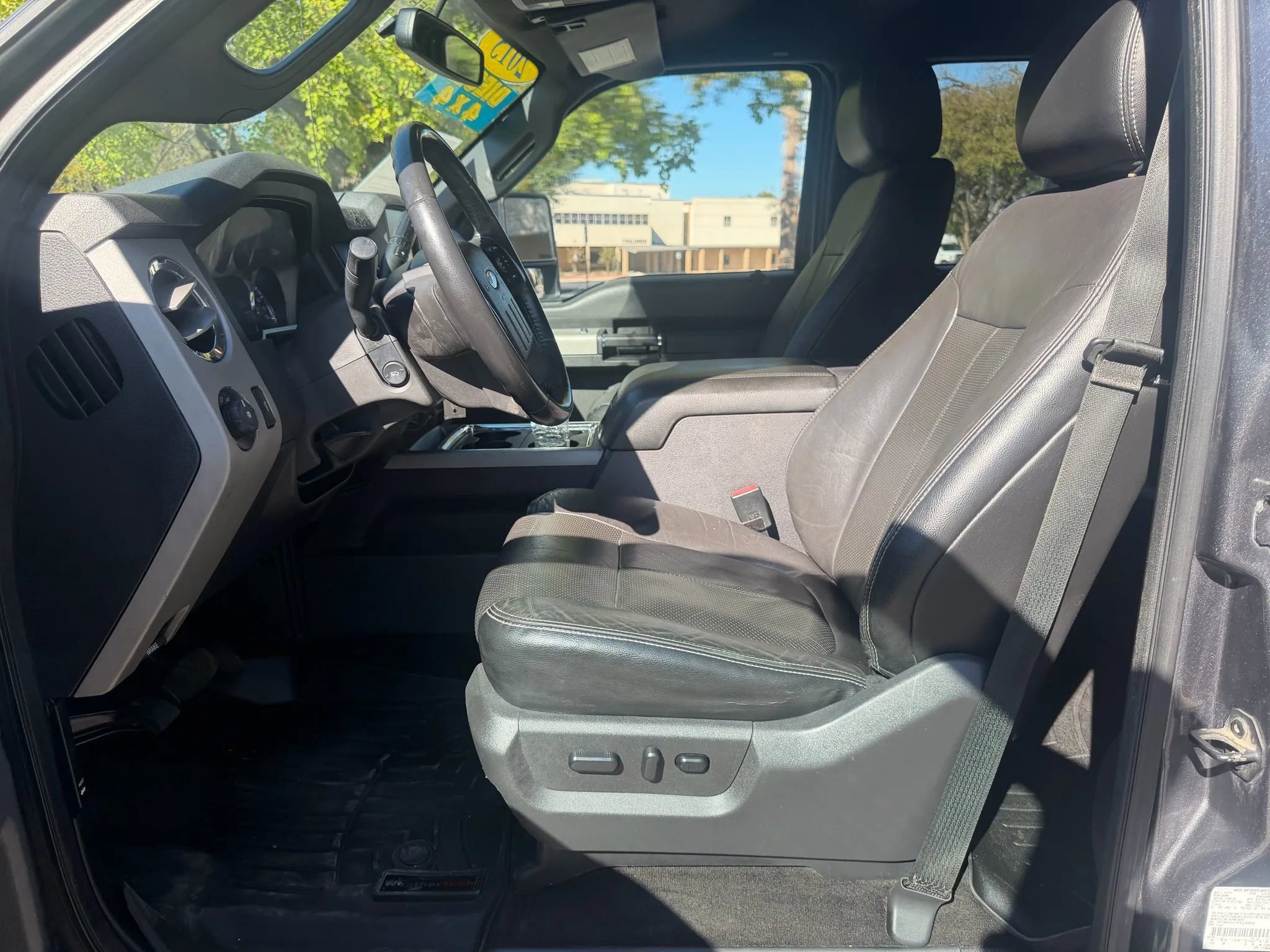 Used 2015 Ford F350 Lariat w/ Lariat Interior Package AWD/4WD image 9