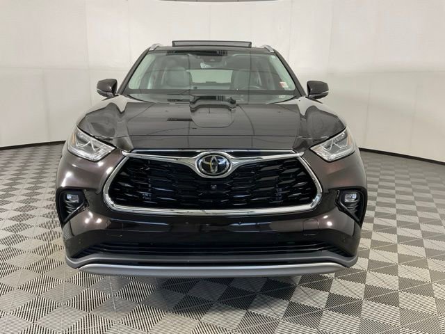 Used 2022 Toyota Highlander Platinum image 2