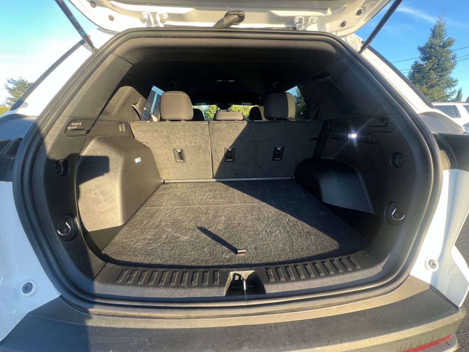 Used 2025 Chevrolet Equinox LT AWD/4WD image 31