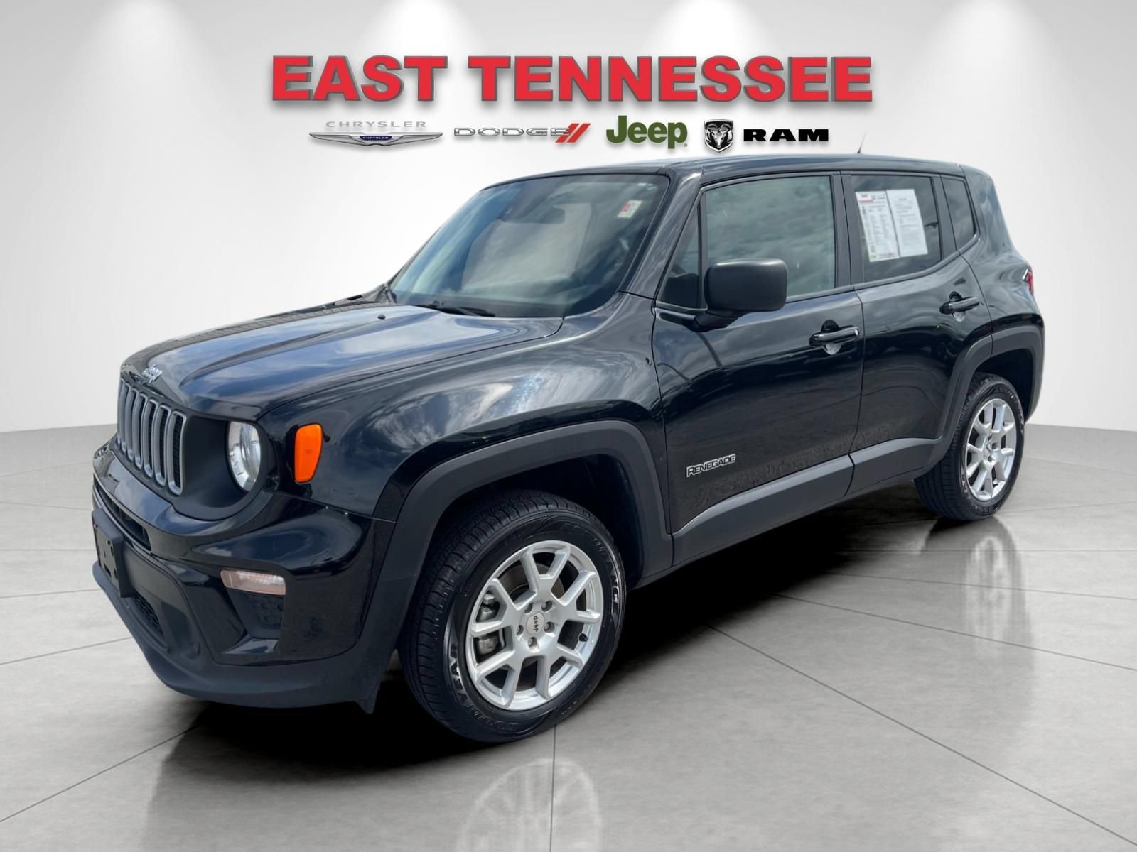 Used 2023 Jeep Renegade Latitude AWD/4WD image 7