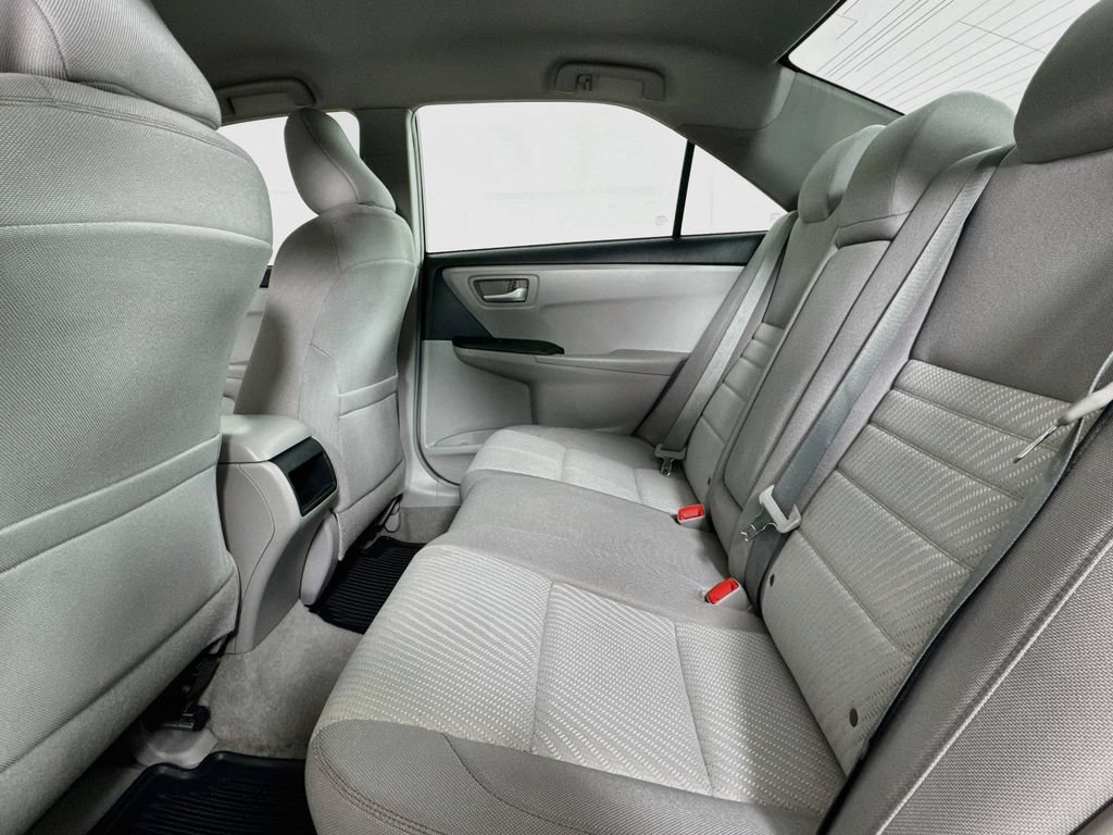 Used 2015 Toyota Camry LE FWD image 10