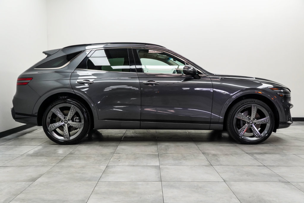 Used 2022 Genesis GV70 3.5T Sport w/ Sport Prestige Package AWD/4WD image 11
