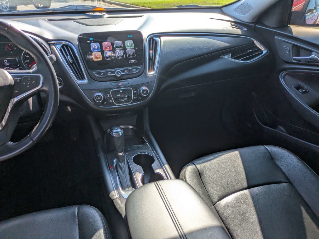 Used 2018 Chevrolet Malibu LT w/ Leather Package FWD image 17