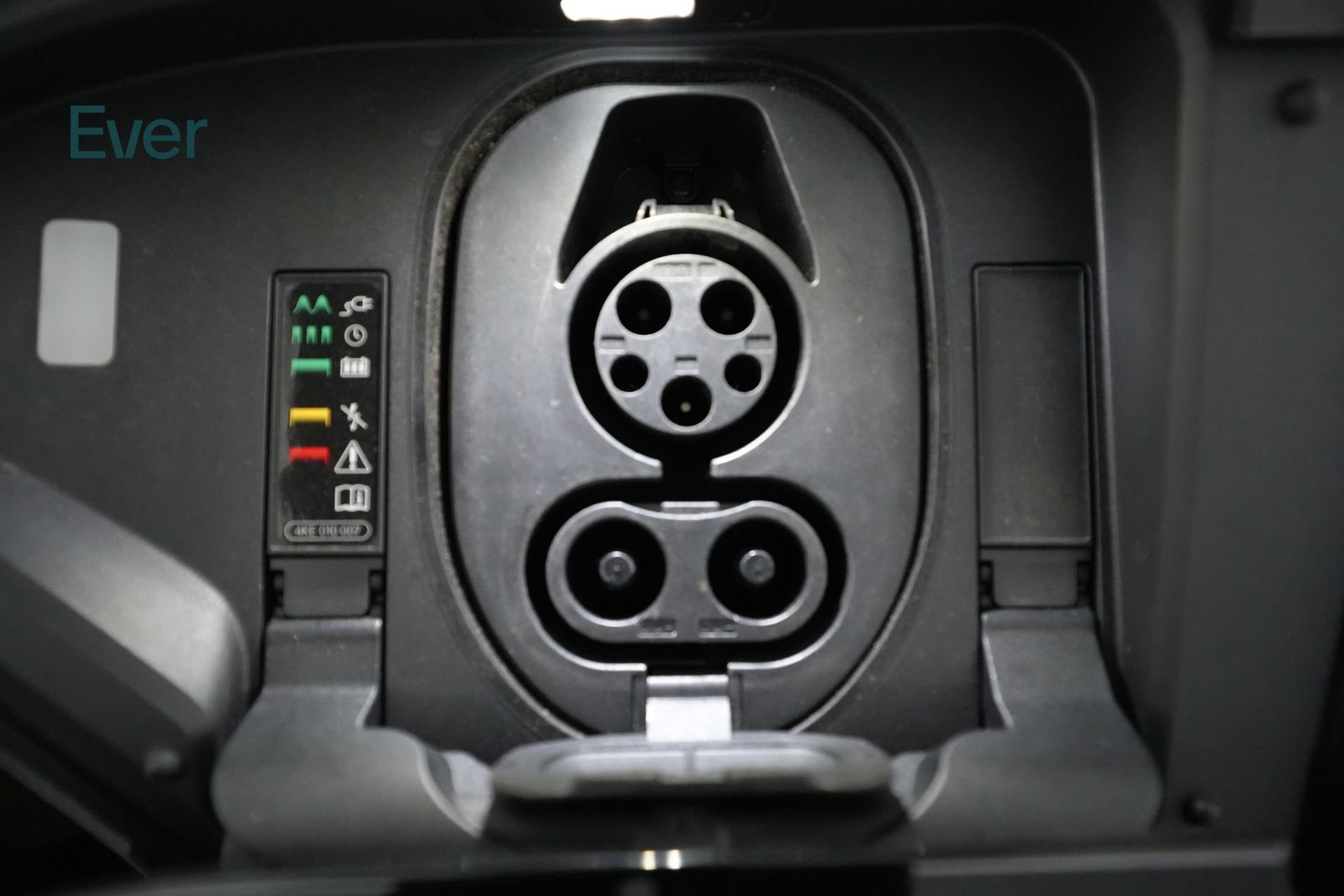 Used 2024 Audi SQ8 e-tron Premium Plus w/ Black Optic Package AWD/4WD image 10