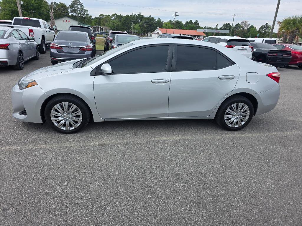 Used 2019 Toyota Corolla LE image 2